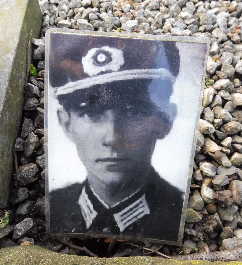 Lt. Friedrich Lengfeld: Sacrificed himself to save an American soldier